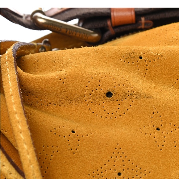 Louis Vuitton suede mahina onatah PM in maize - Picture 10 of 10